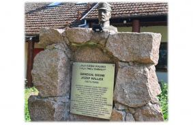 tablica pamiątkowa  z popiersiem  generała Józefa Hallera