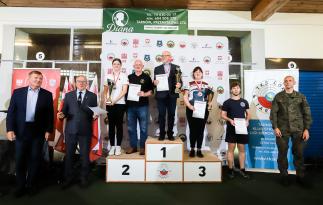 Na podium przedstawiciele Organizacji woj. reg. LOK