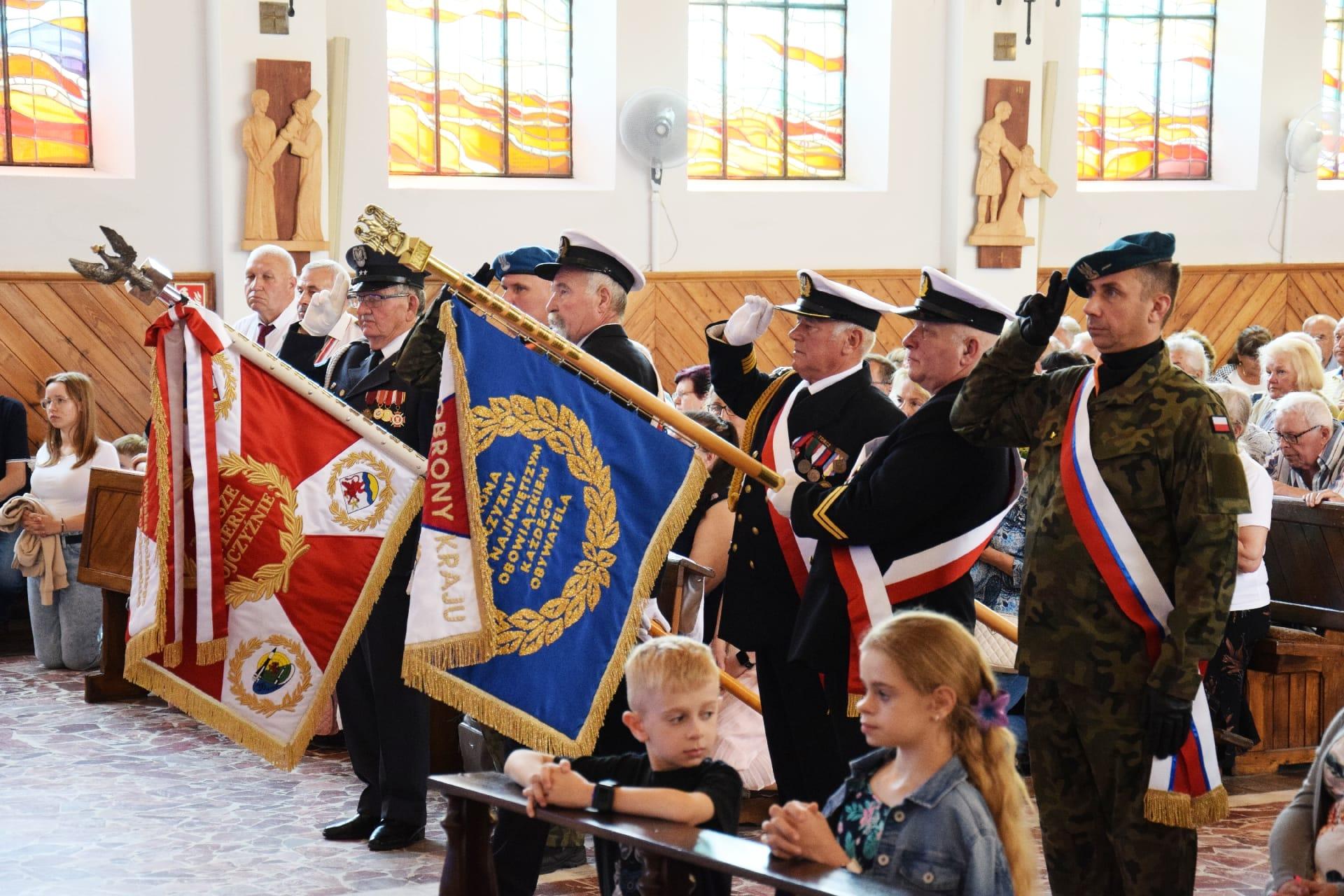 Uroczysta msza święta w kościele parafialnym